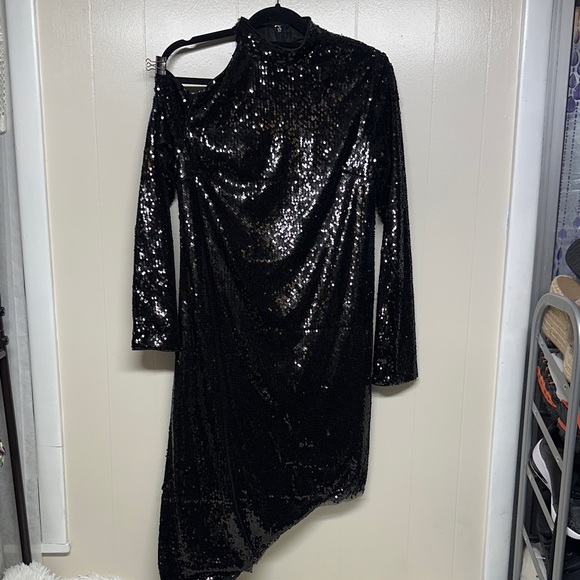 Dresses & Skirts - Elegant Black Sequin Dress